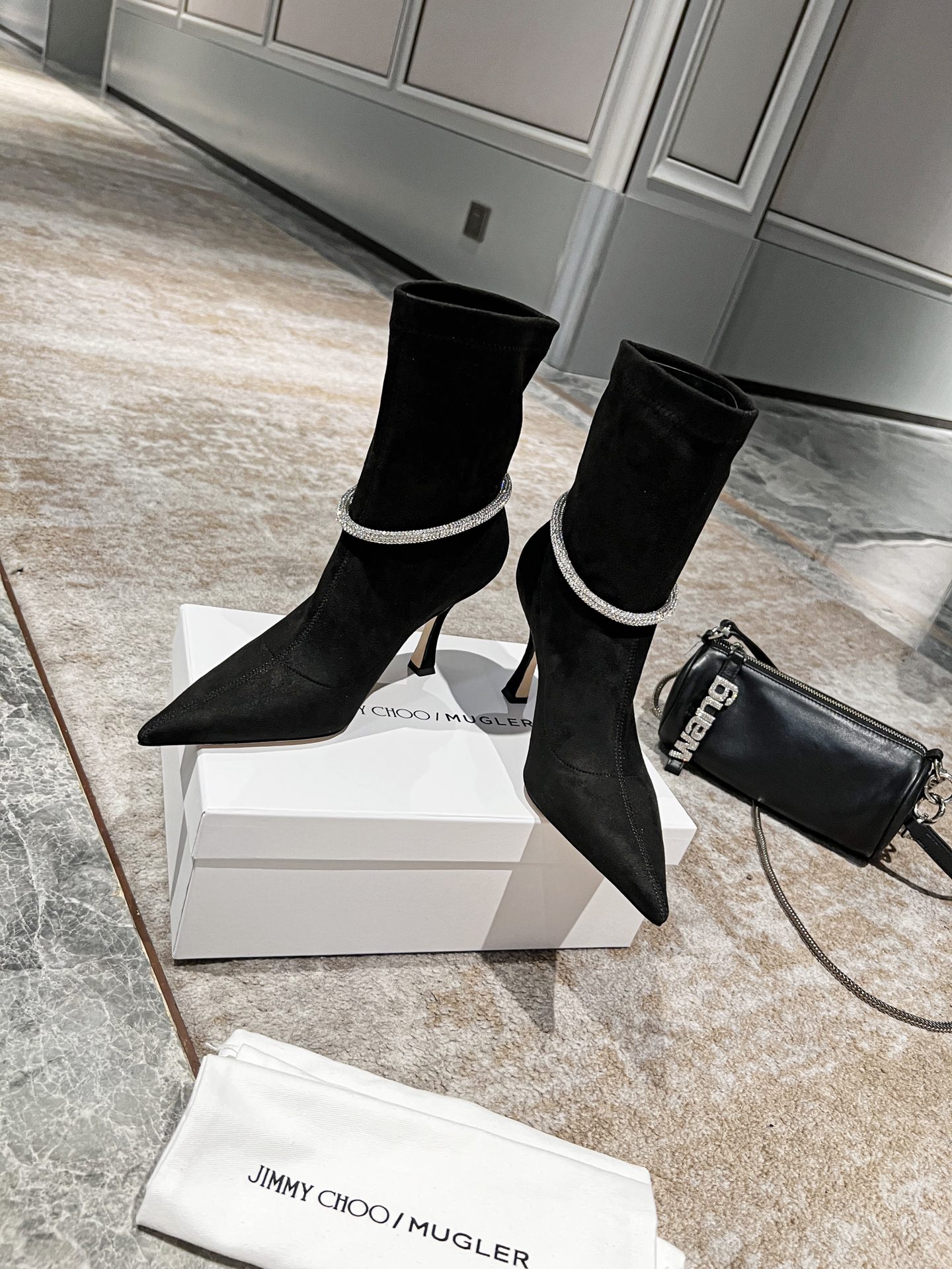 Jimmy Choo 22 Fall/Winter Classic Boots: Luxurious, Sculptural, and Versatile - 图片 3