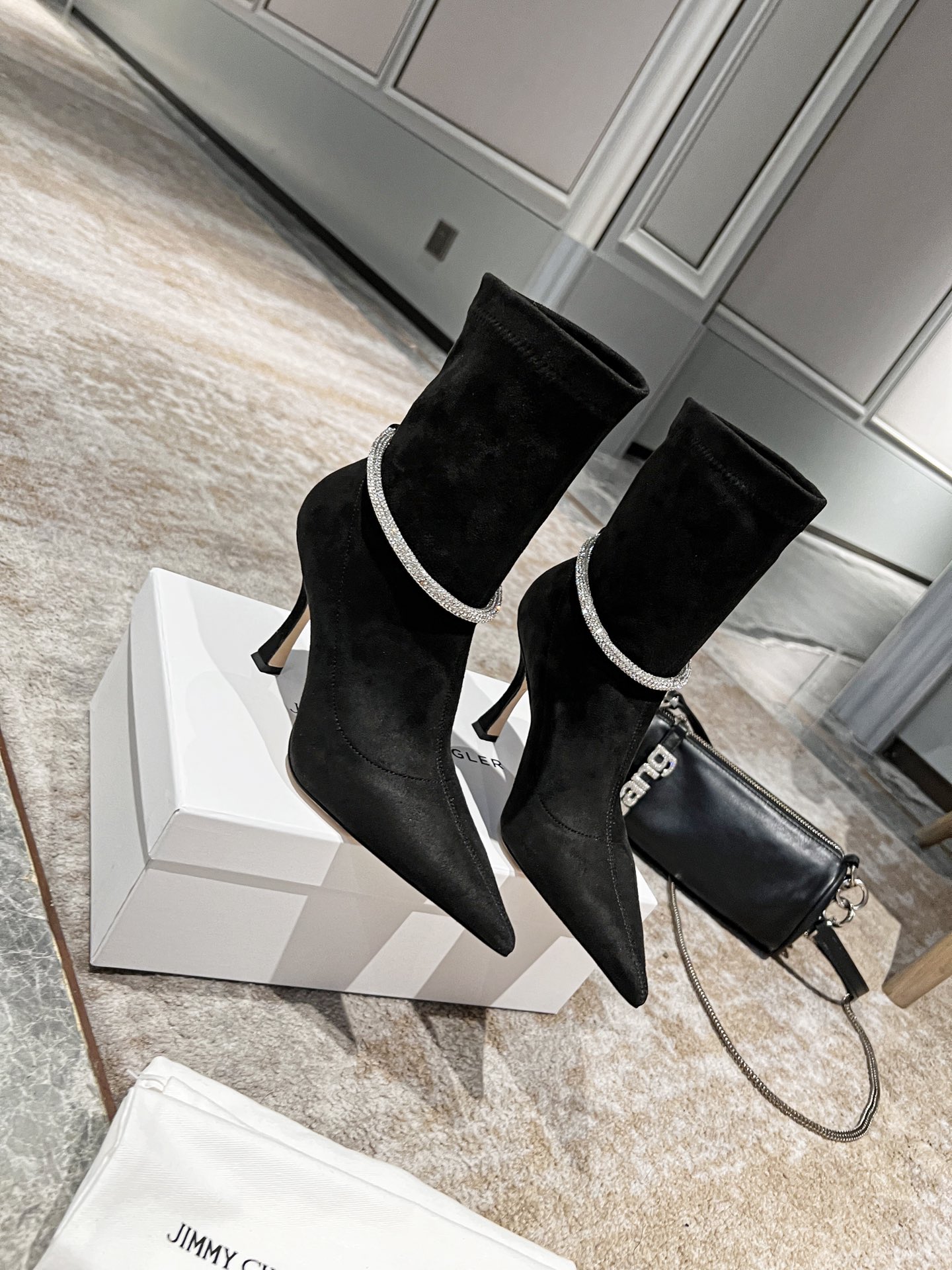 Jimmy Choo 22 Fall/Winter Classic Boots: Luxurious, Sculptural, and Versatile - 图片 2