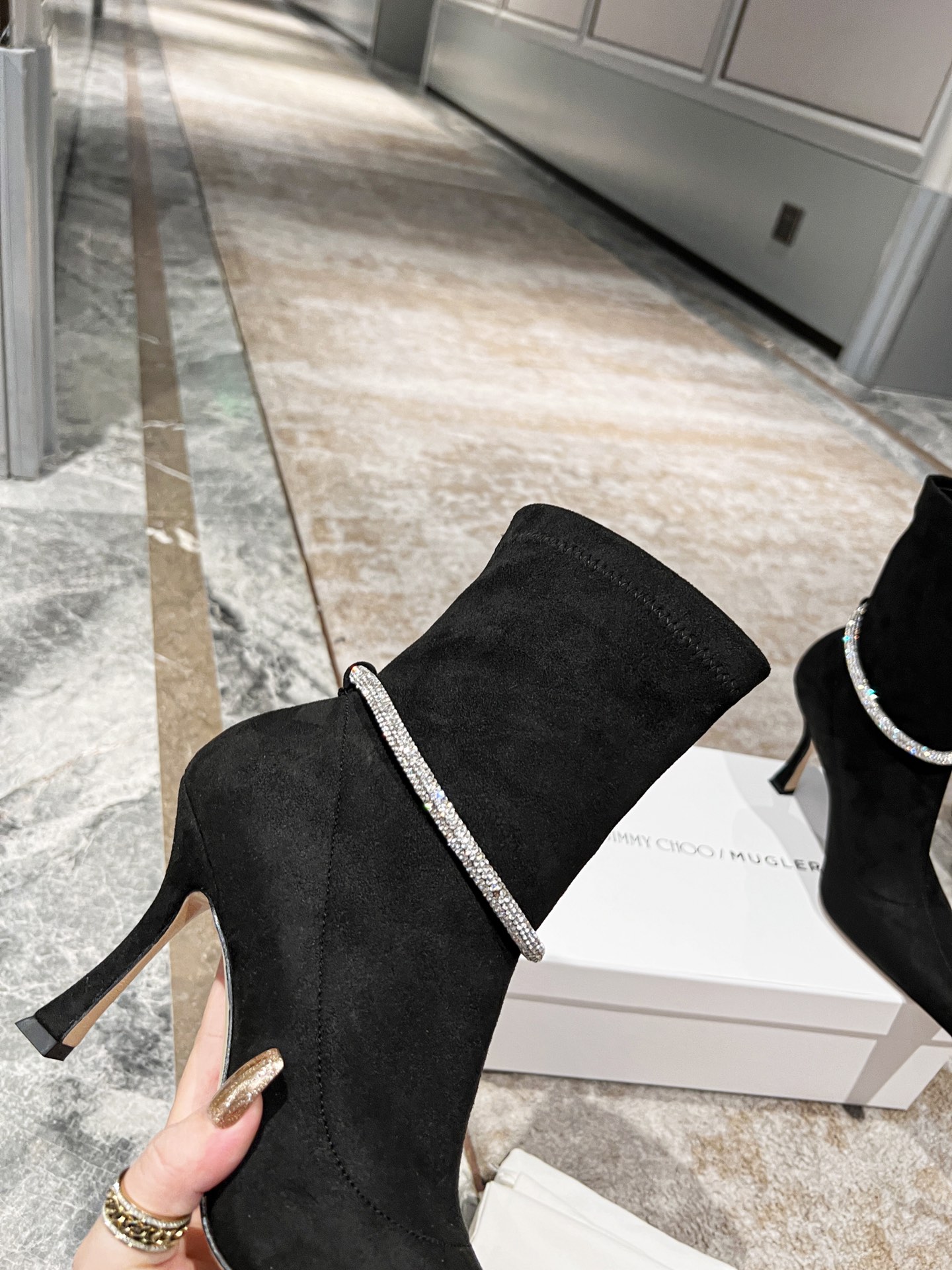 Jimmy Choo 22 Fall/Winter Classic Boots: Luxurious, Sculptural, and Versatile - 图片 5