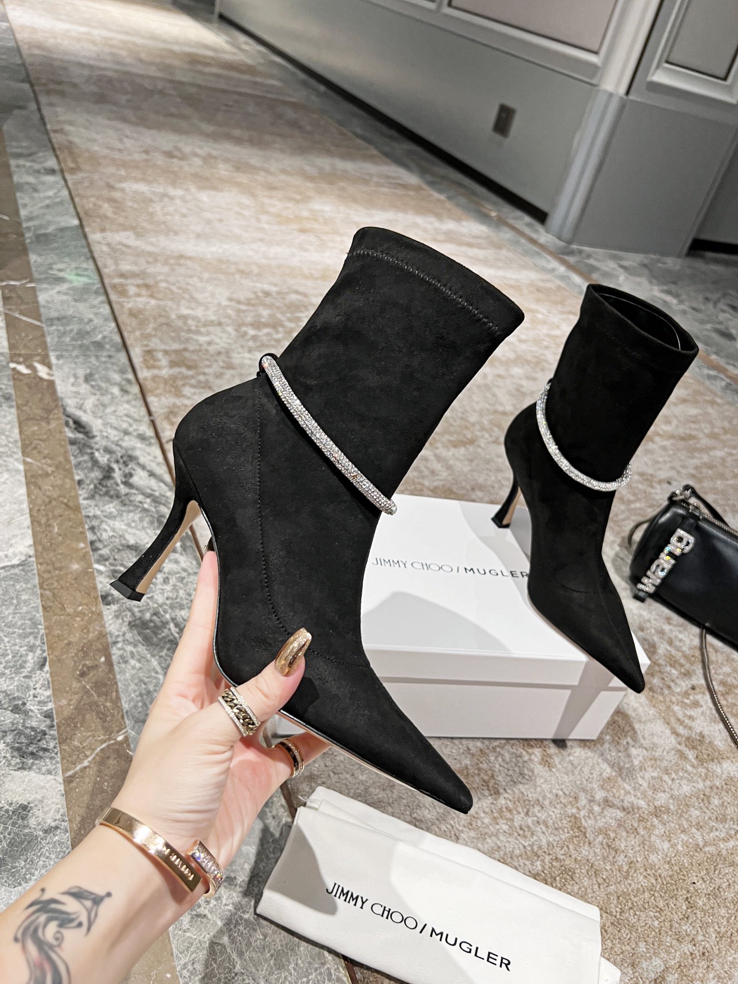 Jimmy Choo 22 Fall/Winter Classic Boots: Luxurious, Sculptural, and Versatile - 图片 8