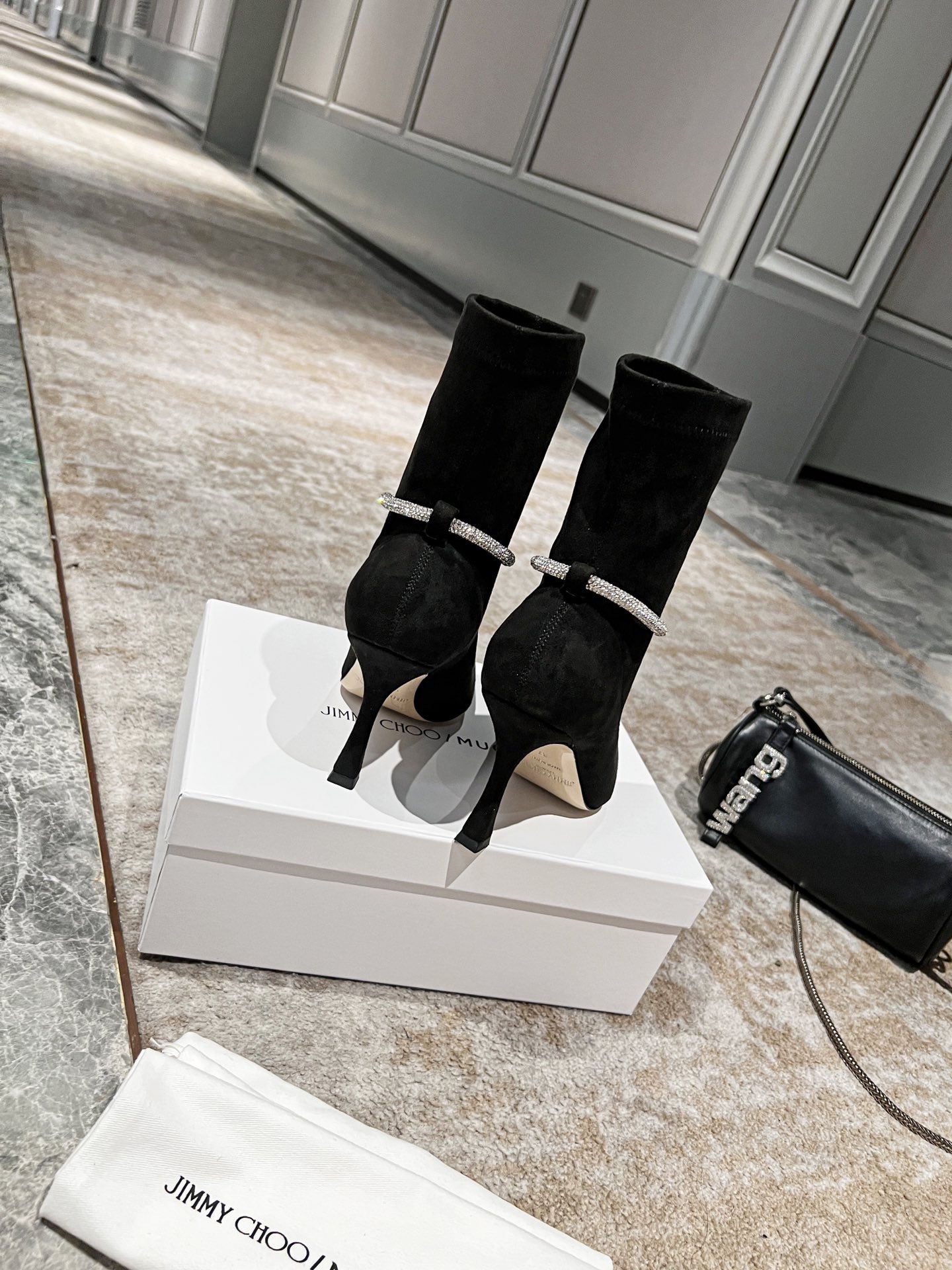 Jimmy Choo 22 Fall/Winter Classic Boots: Luxurious, Sculptural, and Versatile - 图片 4