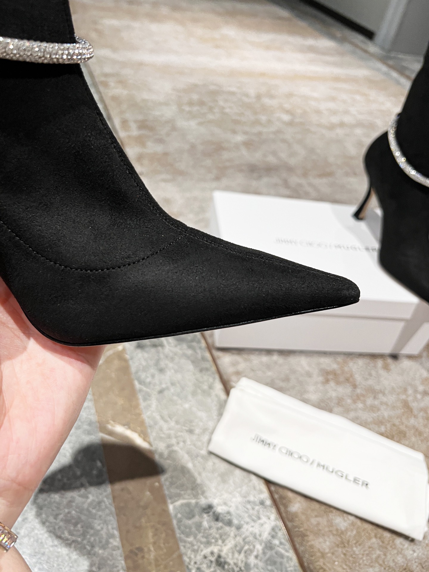 Jimmy Choo 22 Fall/Winter Classic Boots: Luxurious, Sculptural, and Versatile - 图片 6