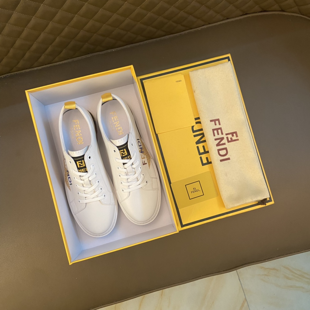 J0 原单 Fendi  芬迪  意大利进口头层牛皮鞋面细腻厚实看得到头层水染羊皮内里鞋垫logo清晰、立体磨砂后跟原厂特供 Fendi 芬迪 大底户外司机驾车鞋 可随意进出专柜、