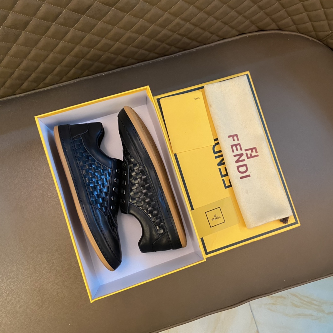 I5 原单 Fendi  芬迪  意大利进口头层牛皮鞋面细腻厚实看得到头层水染羊皮内里鞋垫logo清晰、立体磨砂后跟原厂特供 Fendi 芬迪 大底户外司机驾车鞋 可随意进出专柜、