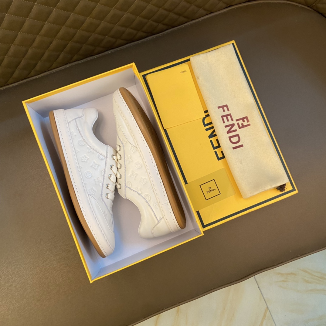 I5 原单 Fendi  芬迪  意大利进口头层牛皮鞋面细腻厚实看得到头层水染羊皮内里鞋垫logo清晰、立体磨砂后跟原厂特供 Fendi 芬迪 大底户外司机驾车鞋 可随意进出专柜、