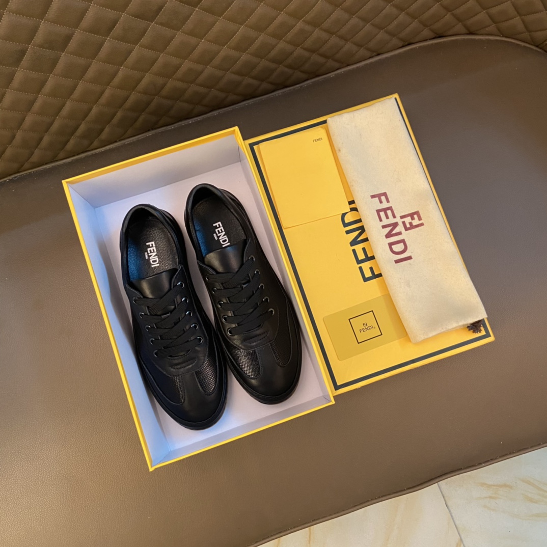 I5 原单 Fendi  芬迪  意大利进口头层牛皮鞋面细腻厚实看得到头层水染羊皮内里鞋垫logo清晰、立体磨砂后跟原厂特供 Fendi 芬迪 大底户外司机驾车鞋 可随意进出专柜、