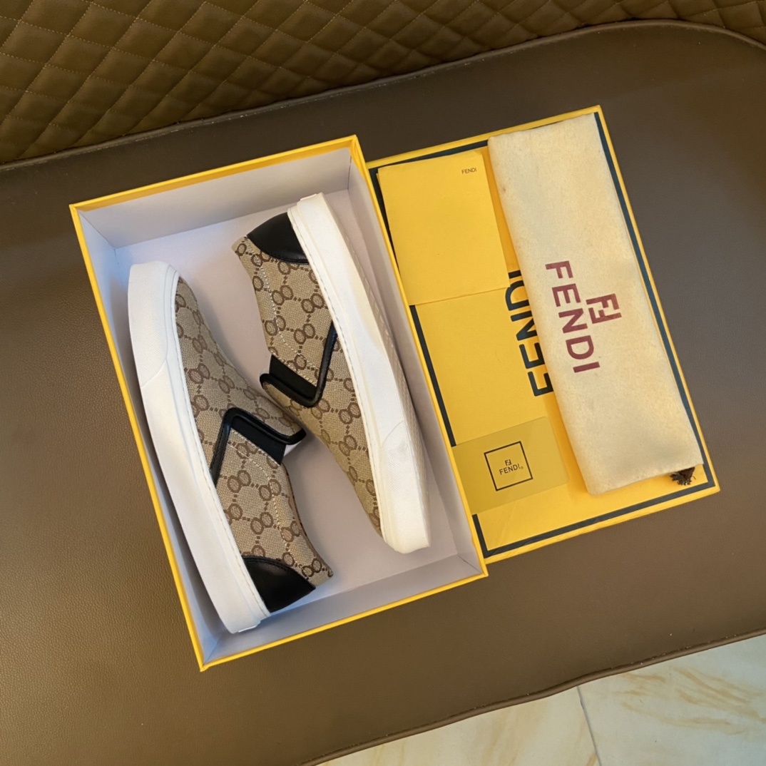 I5 原单 Fendi  芬迪  意大利进口头层牛皮鞋面细腻厚实看得到头层水染羊皮内里鞋垫logo清晰、立体磨砂后跟原厂特供 Fendi 芬迪 大底户外司机驾车鞋 可随意进出专柜、