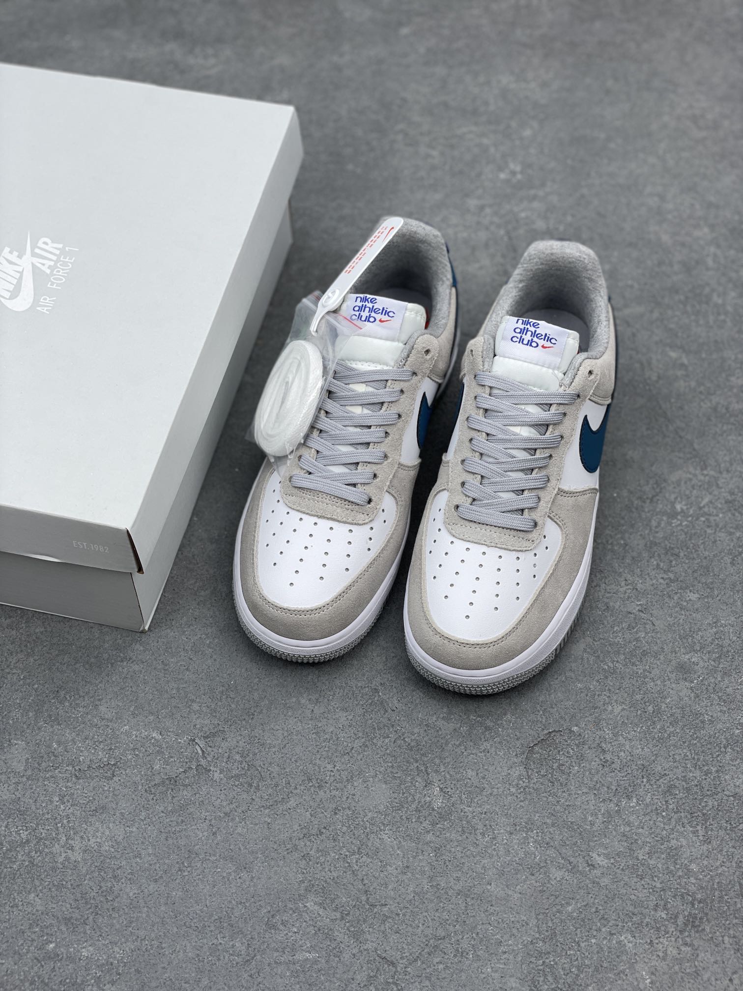 Nike Air Force 1 Low-Top Casual Sneakers: Original Design & Comfortable Fit 9 i1660845819 3412 7