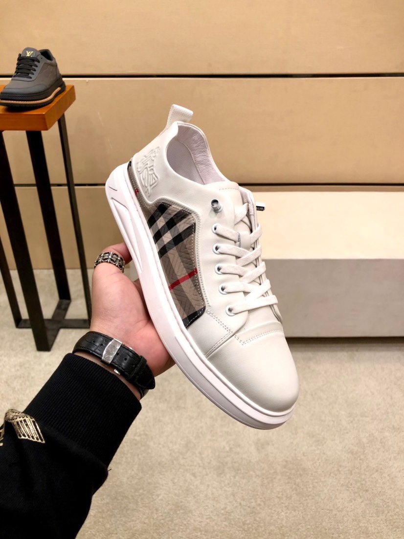 巴宝莉 Burberry 休闲男鞋务求从用料到细节做到一比一完美复刻，鞋面进口小牛皮拼接布料，值得信赖好品质看得到。标准码38-44″},”title”:”巴宝莉 Burberry 休闲男鞋务求从用料到细节做到一比一完美复刻，鞋面进口小牛皮拼接布料，值得信赖好品质看得到。标准码38-44