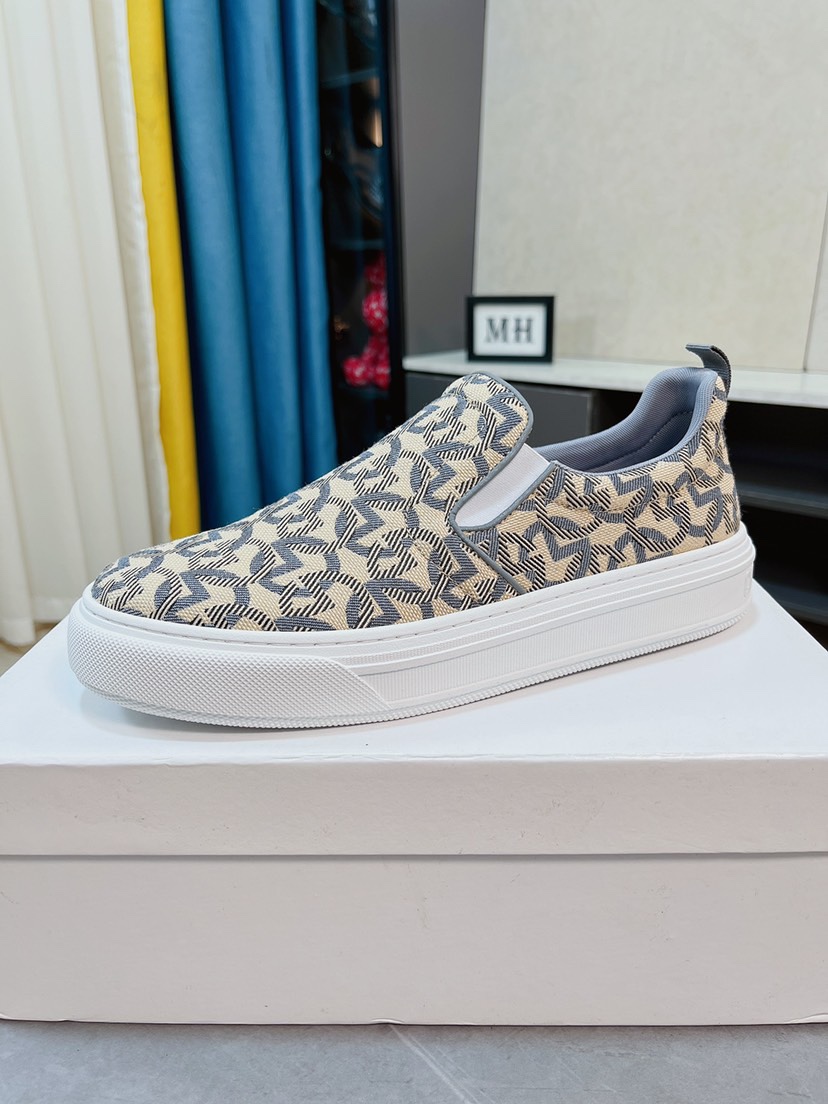 I0 Dior迪奥爆卖款官网全球首发男鞋高端品牌 官网最系列：鞋面采用进口飞织布料真皮内里。让行走更加便捷舒适与官方的质量相比美的1：1复刻。打造时尚个性衬托你的与众不同潮男必备!经典款。男码：38-44。