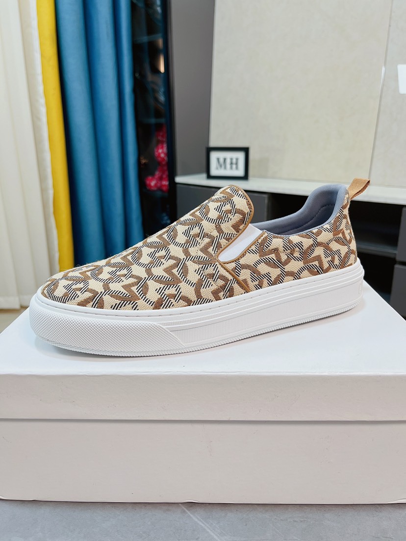 I0 Dior迪奥爆卖款官网全球首发男鞋高端品牌 官网最系列：鞋面采用进口飞织布料真皮内里。让行走更加便捷舒适与官方的质量相比美的1：1复刻。打造时尚个性衬托你的与众不同潮男必备!经典款。男码：38-44。