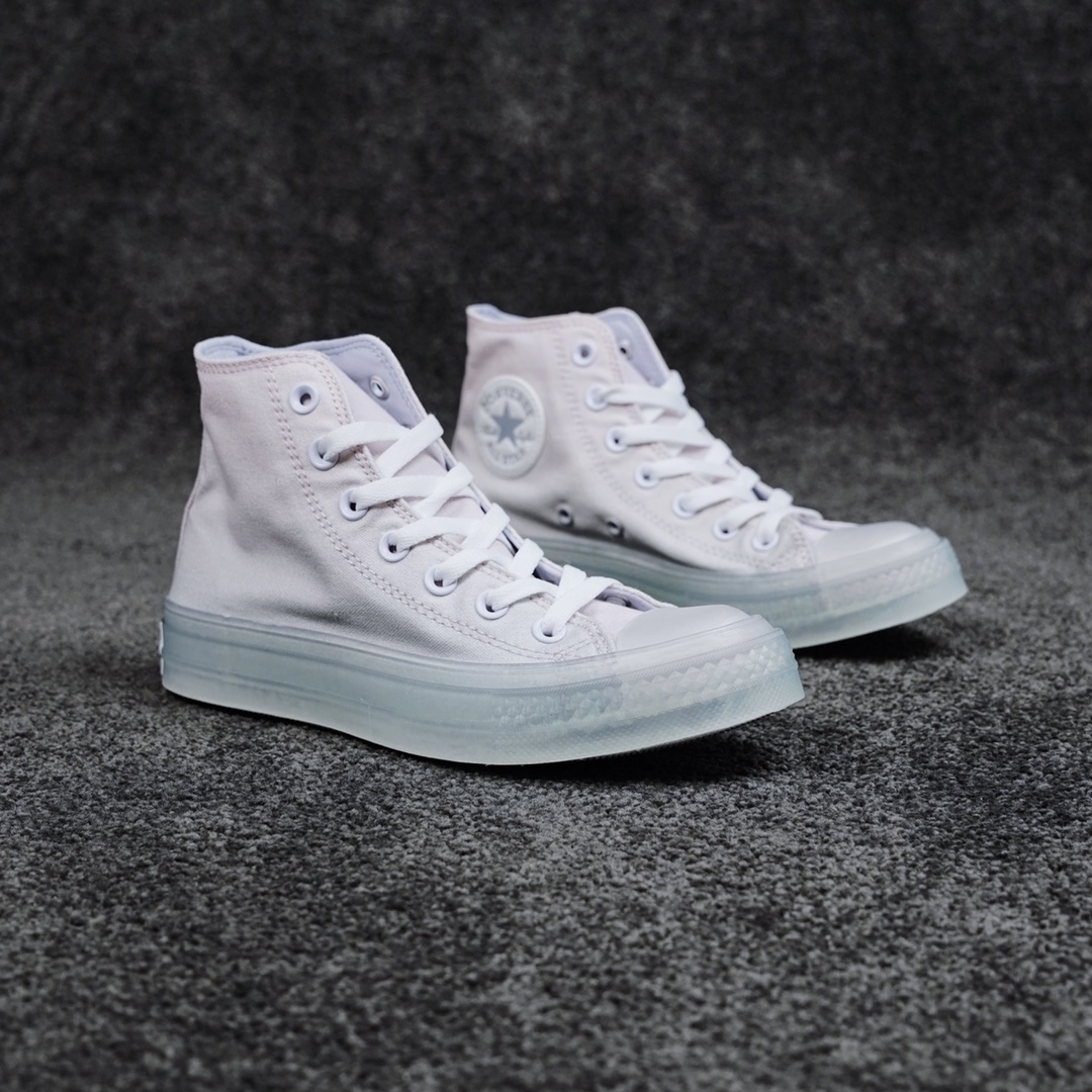 G0 匡威最新CX系列果冻鞋渐变粉官方正确PU发泡鞋垫 软蓝底绝了 匡威这双新品直接封神太仙了渐变粉 太太太好看 超梦幻的配色色彩柔和，呈现视觉冲击力，半透明的内围条，清新百搭，极具舒适感CX独特的发泡PU鞋垫搭配软蓝底非常柔软，脚感超级无敌好走超级软官方