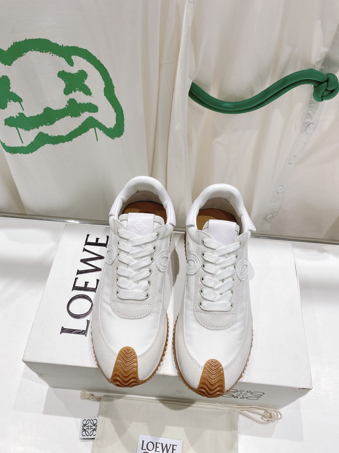 出厂  情侣👫款
  🆕LOEWE罗意威2023SS新款运动休闲鞋，国外购原板1：1开发，皮革，绒面，丝