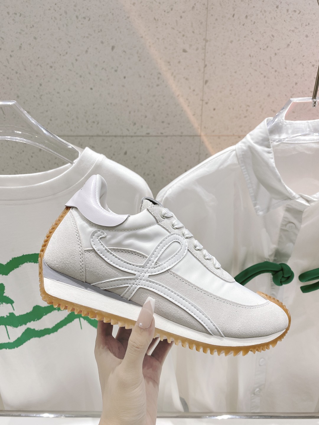 出厂  情侣👫款
  🆕LOEWE罗意威2023SS新款运动休闲鞋，国外购原板1：1开发，皮革，绒面，丝