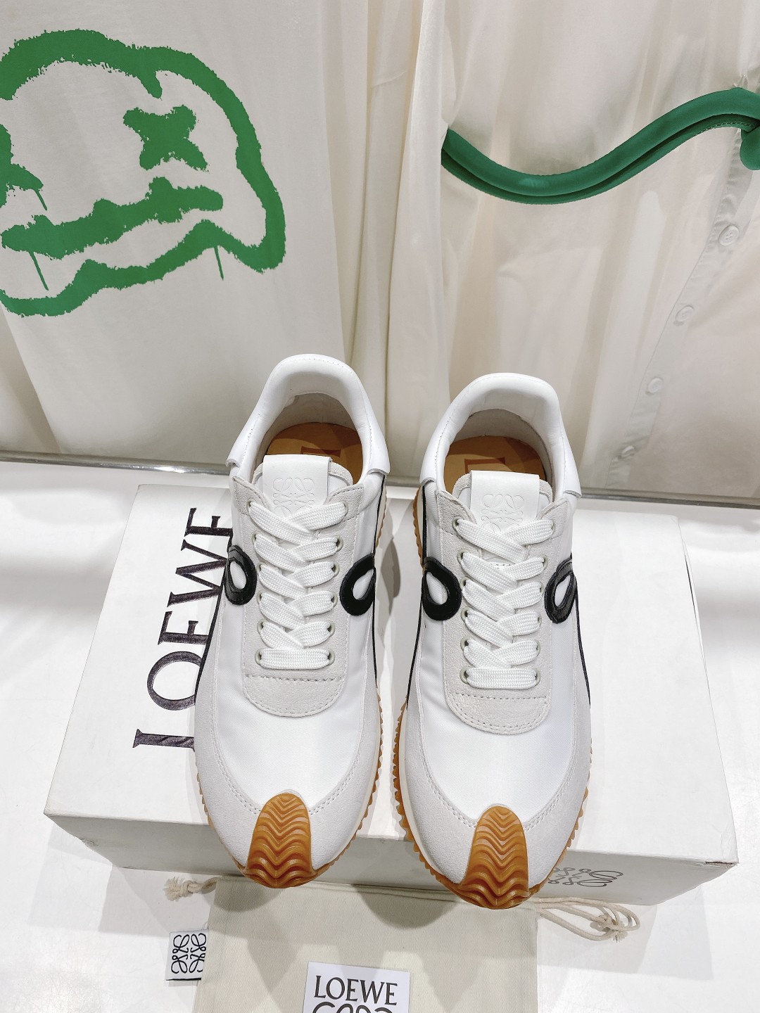 出厂  情侣👫款
  🆕LOEWE罗意威2023SS新款运动休闲鞋，国外购原板1：1开发，皮革，绒面，丝