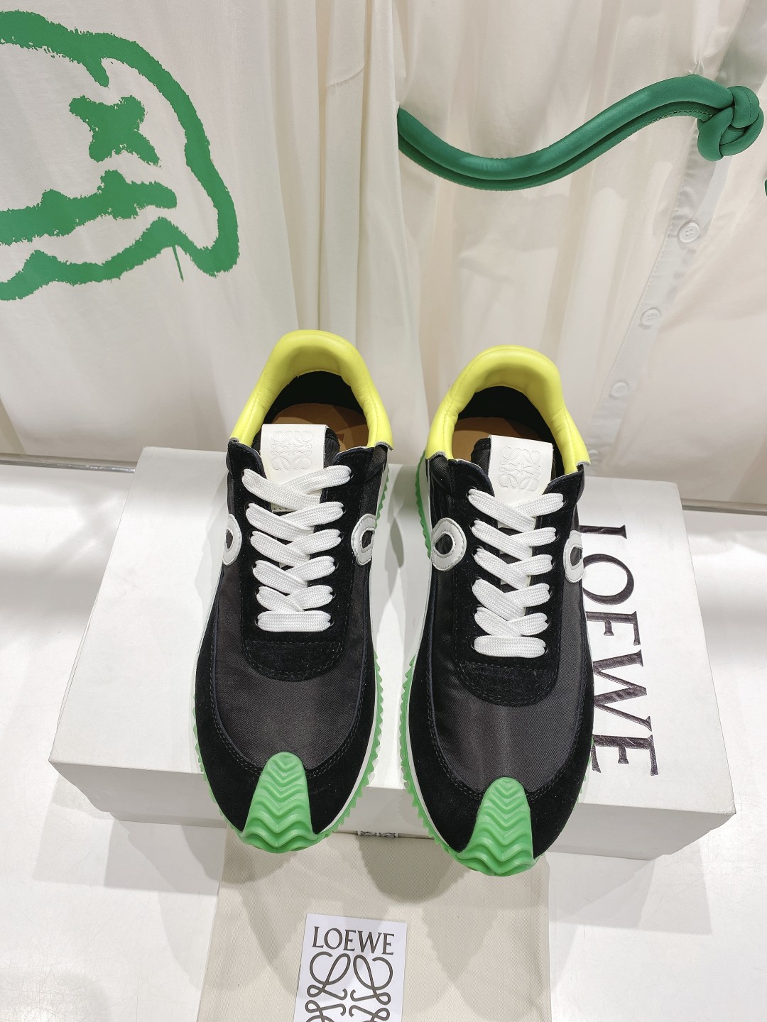 出厂  情侣👫款
  🆕LOEWE罗意威2023SS新款运动休闲鞋，国外购原板1：1开发，皮革，绒面，丝