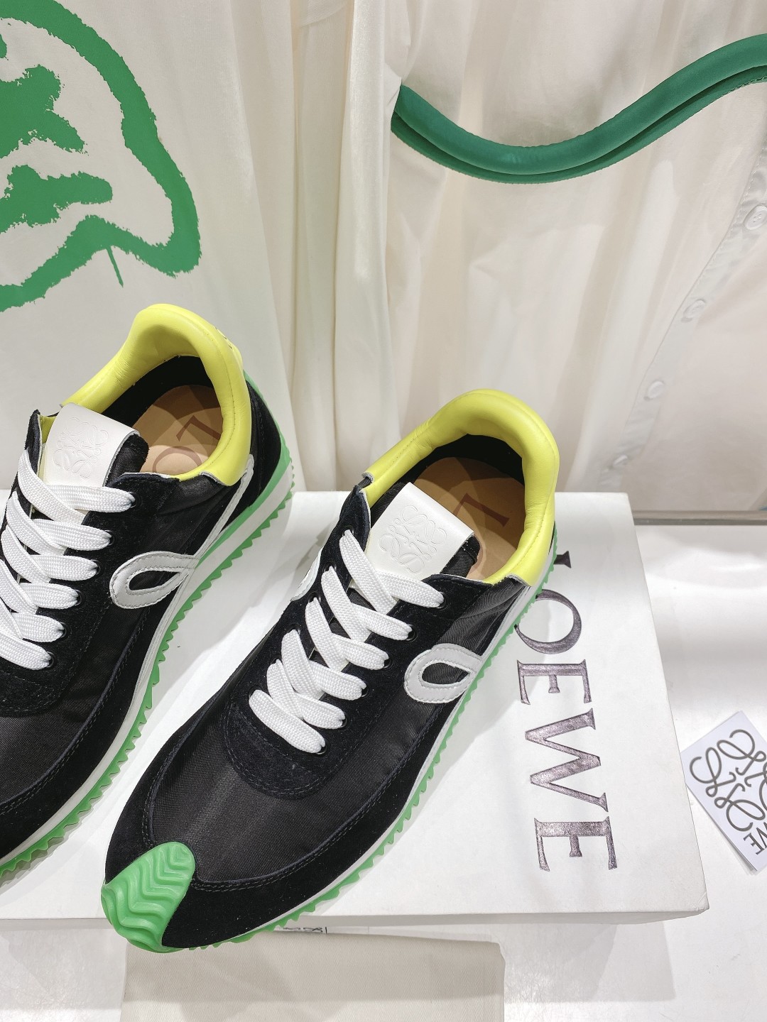 出厂  情侣👫款
  🆕LOEWE罗意威2023SS新款运动休闲鞋，国外购原板1：1开发，皮革，绒面，丝