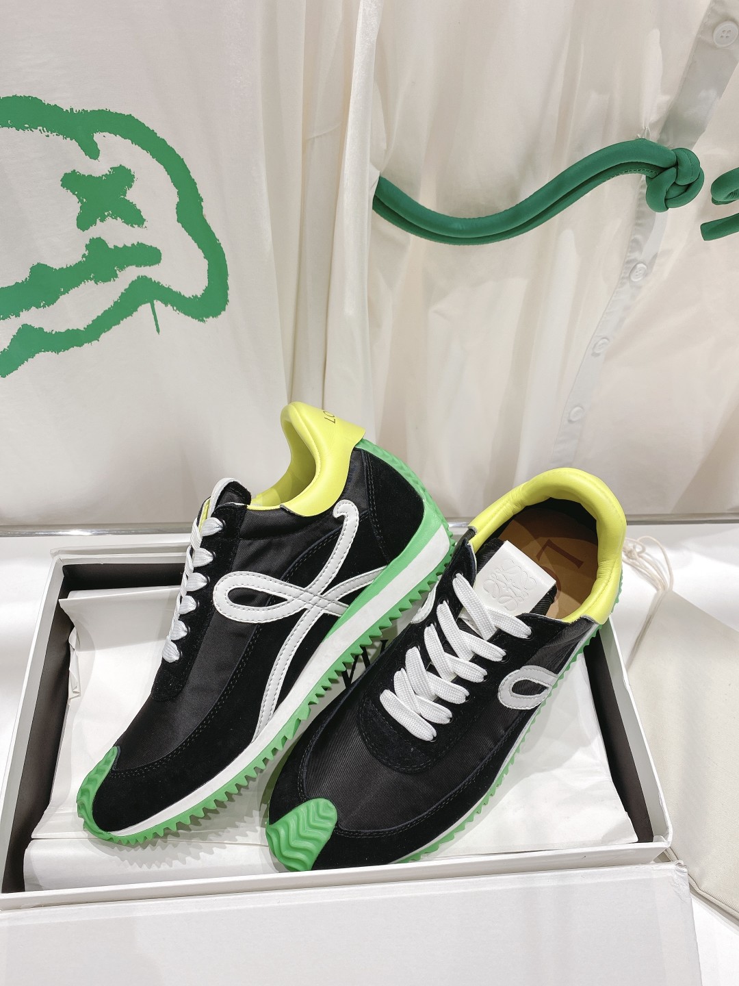 出厂  情侣👫款
  🆕LOEWE罗意威2023SS新款运动休闲鞋，国外购原板1：1开发，皮革，绒面，丝
