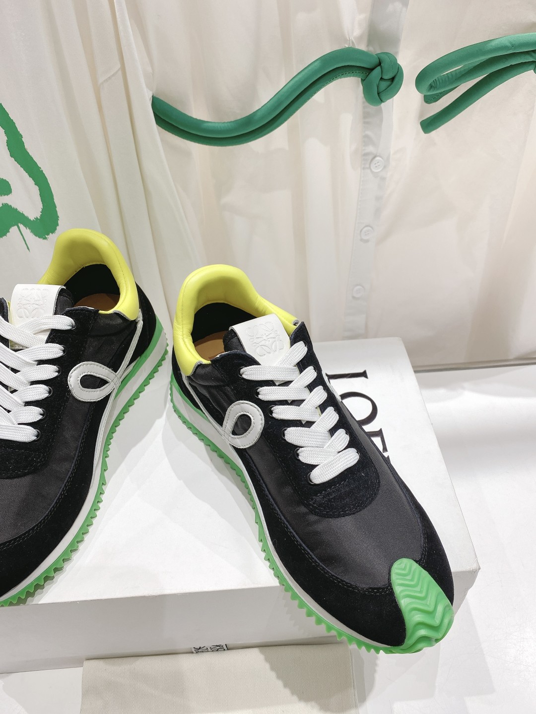 出厂  情侣👫款
  🆕LOEWE罗意威2023SS新款运动休闲鞋，国外购原板1：1开发，皮革，绒面，丝