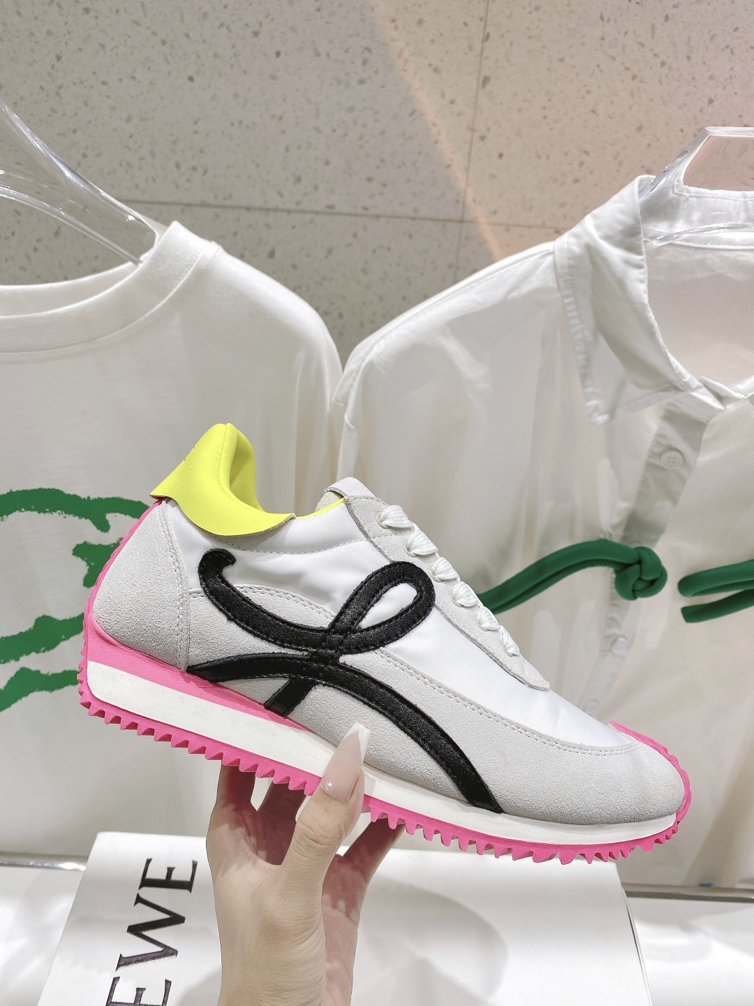 出厂  情侣👫款
  🆕LOEWE罗意威2023SS新款运动休闲鞋，国外购原板1：1开发，皮革，绒面，丝
