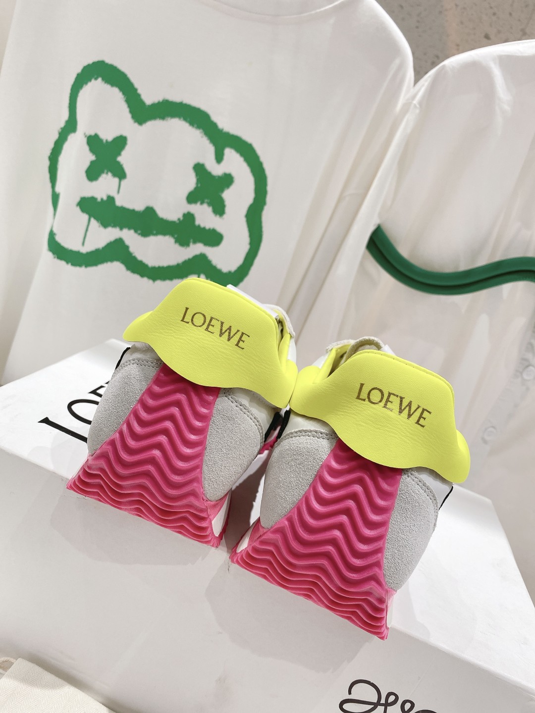 出厂  情侣👫款
  🆕LOEWE罗意威2023SS新款运动休闲鞋，国外购原板1：1开发，皮革，绒面，丝