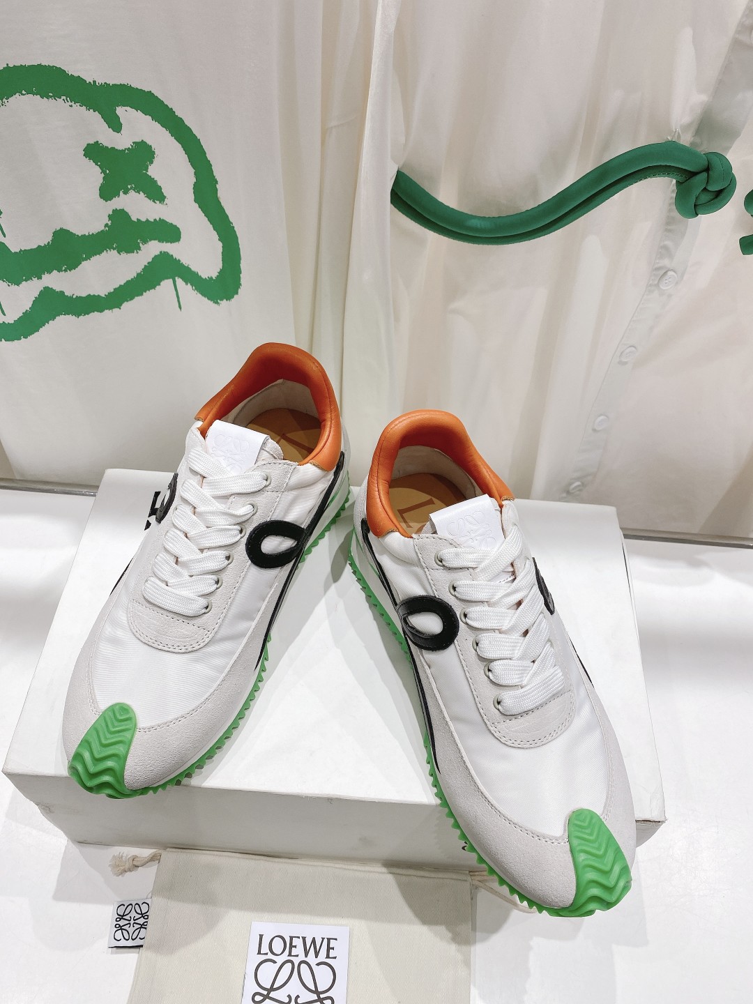 出厂  情侣👫款
  🆕LOEWE罗意威2023SS新款运动休闲鞋，国外购原板1：1开发，皮革，绒面，丝