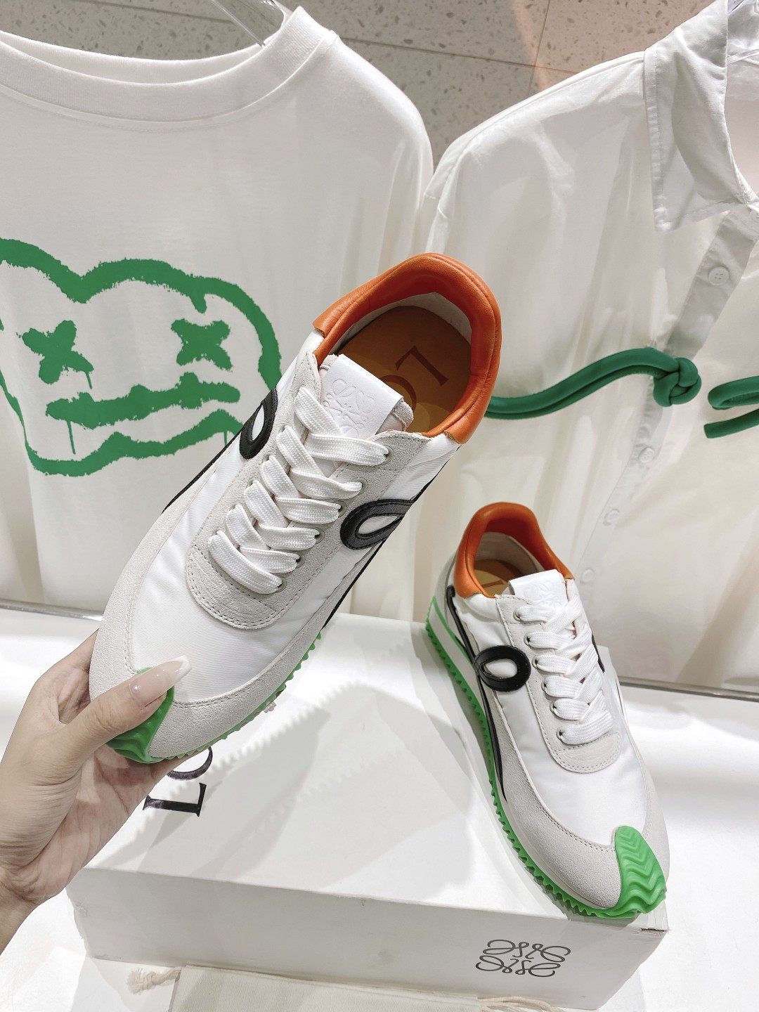 出厂  情侣👫款
  🆕LOEWE罗意威2023SS新款运动休闲鞋，国外购原板1：1开发，皮革，绒面，丝