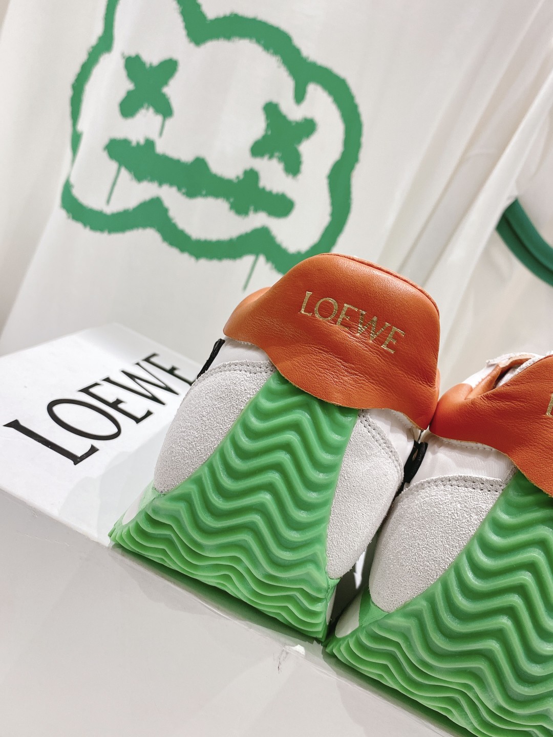 出厂  情侣👫款
  🆕LOEWE罗意威2023SS新款运动休闲鞋，国外购原板1：1开发，皮革，绒面，丝