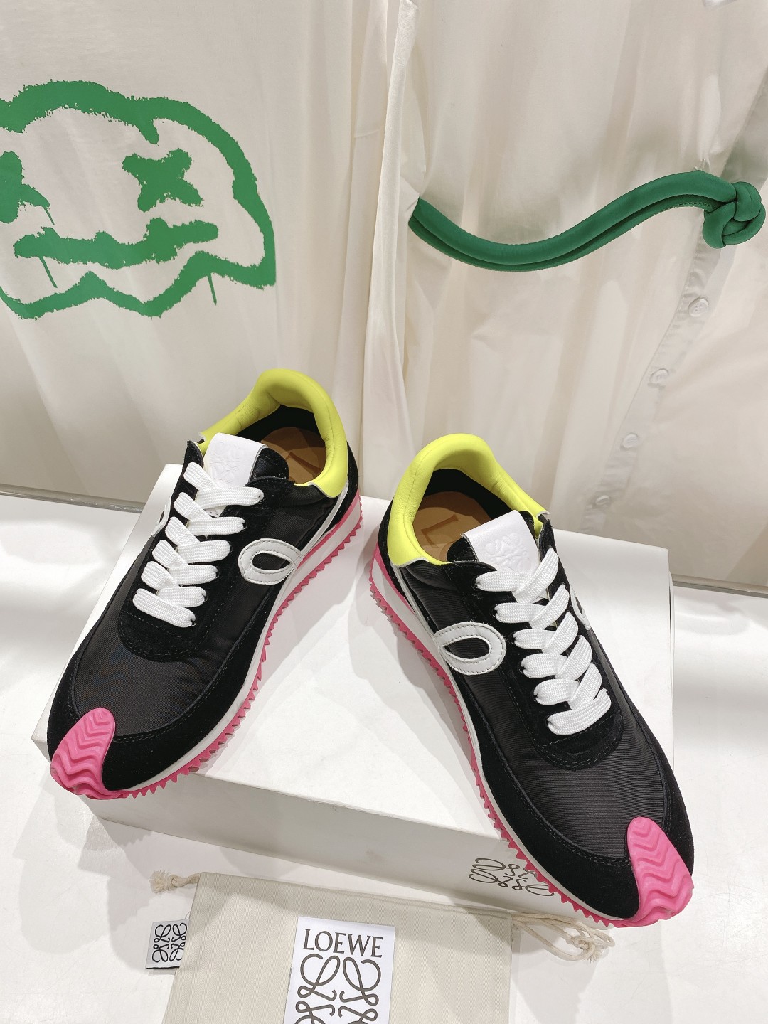 出厂  情侣👫款
  🆕LOEWE罗意威2023SS新款运动休闲鞋，国外购原板1：1开发，皮革，绒面，丝