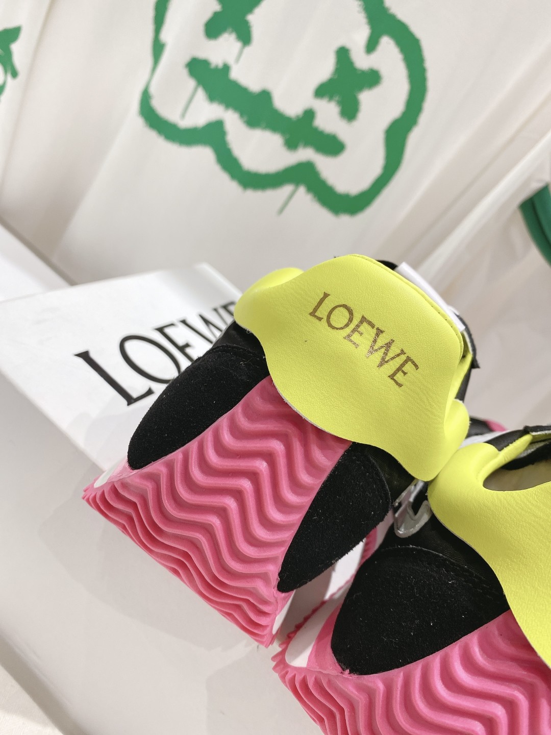 出厂  情侣👫款
  🆕LOEWE罗意威2023SS新款运动休闲鞋，国外购原板1：1开发，皮革，绒面，丝