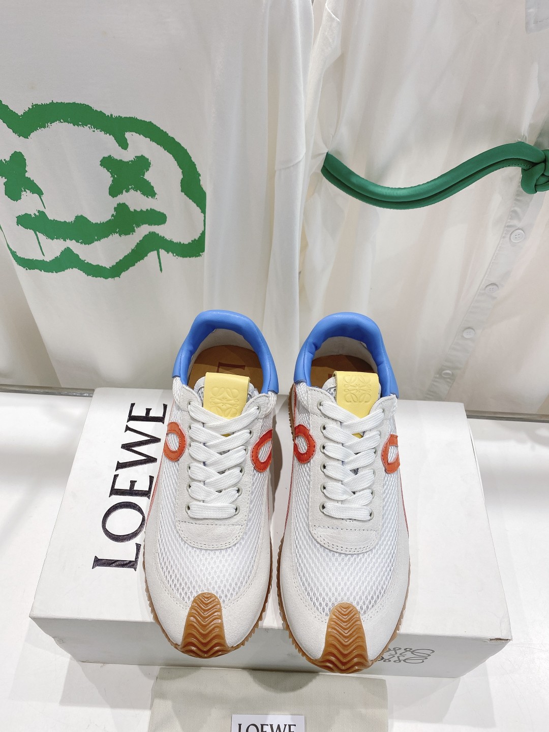 出厂  情侣👫款
  🆕LOEWE罗意威2023SS新款运动休闲鞋，国外购原板1：1开发，皮革，绒面，丝