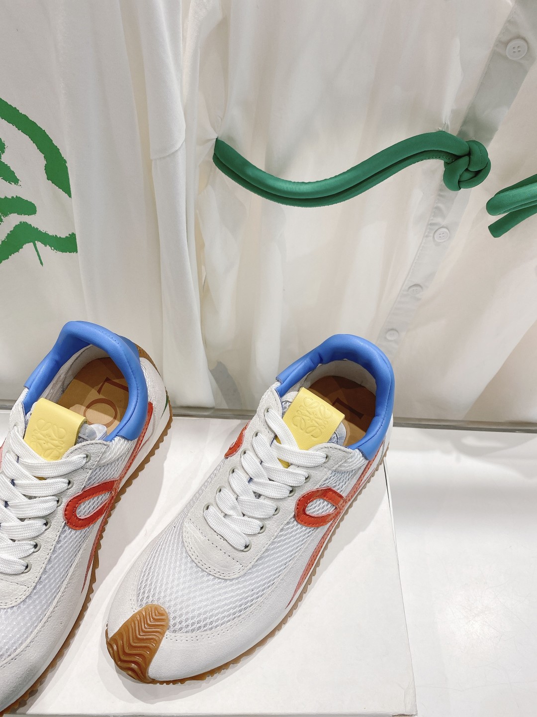 出厂  情侣👫款
  🆕LOEWE罗意威2023SS新款运动休闲鞋，国外购原板1：1开发，皮革，绒面，丝