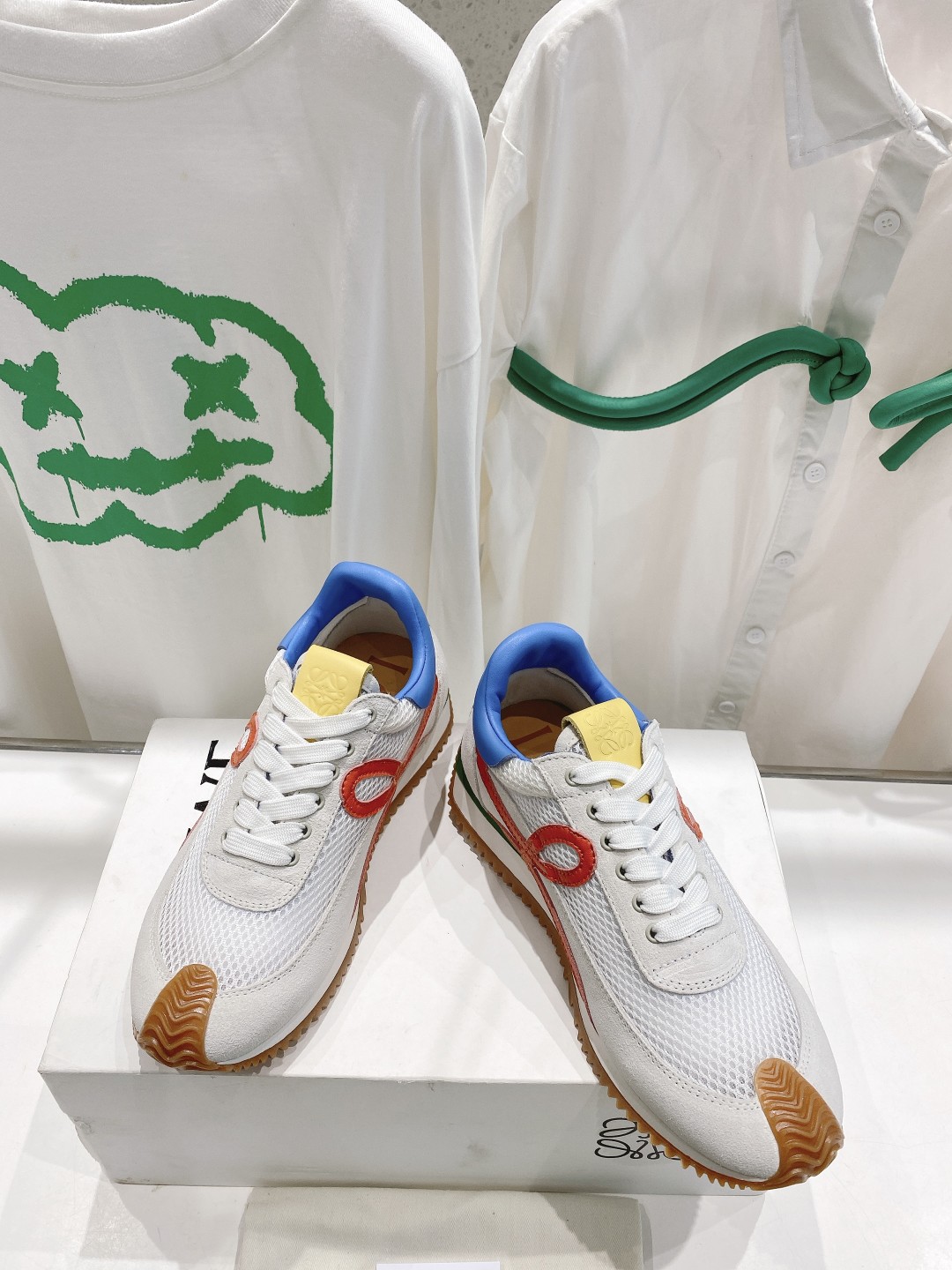 出厂  情侣👫款
  🆕LOEWE罗意威2023SS新款运动休闲鞋，国外购原板1：1开发，皮革，绒面，丝