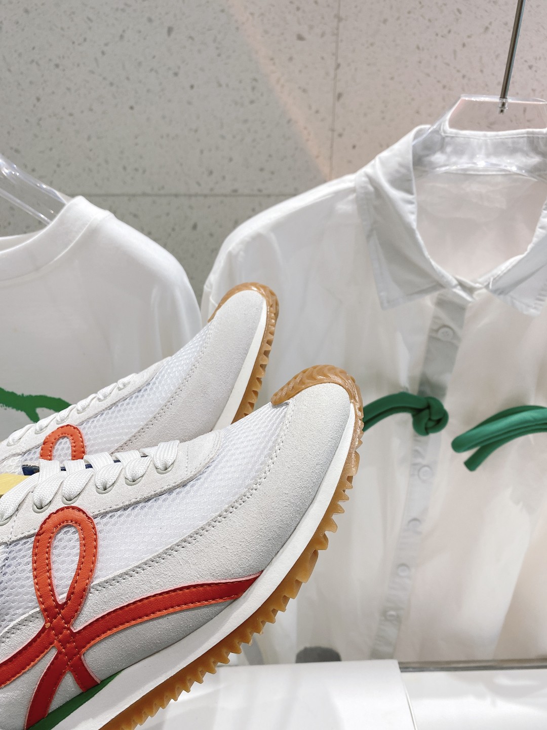 出厂  情侣👫款
  🆕LOEWE罗意威2023SS新款运动休闲鞋，国外购原板1：1开发，皮革，绒面，丝