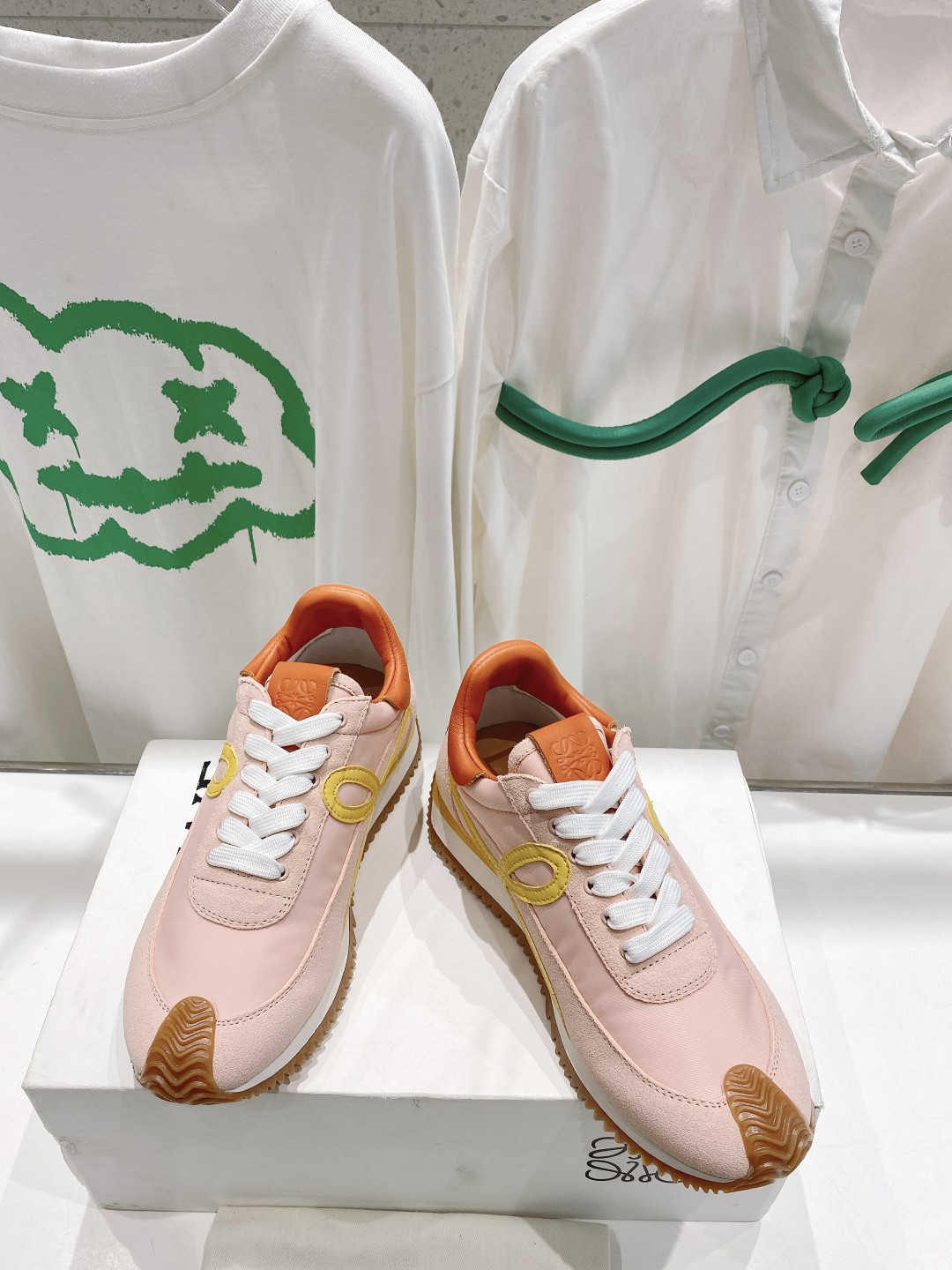 出厂  情侣👫款
  🆕LOEWE罗意威2023SS新款运动休闲鞋，国外购原板1：1开发，皮革，绒面，丝