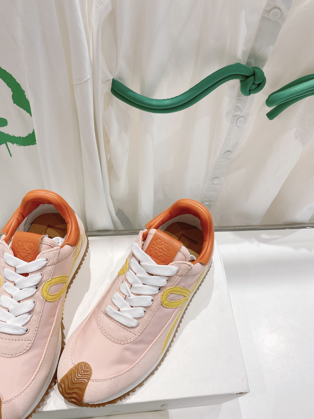 出厂  情侣👫款
  🆕LOEWE罗意威2023SS新款运动休闲鞋，国外购原板1：1开发，皮革，绒面，丝