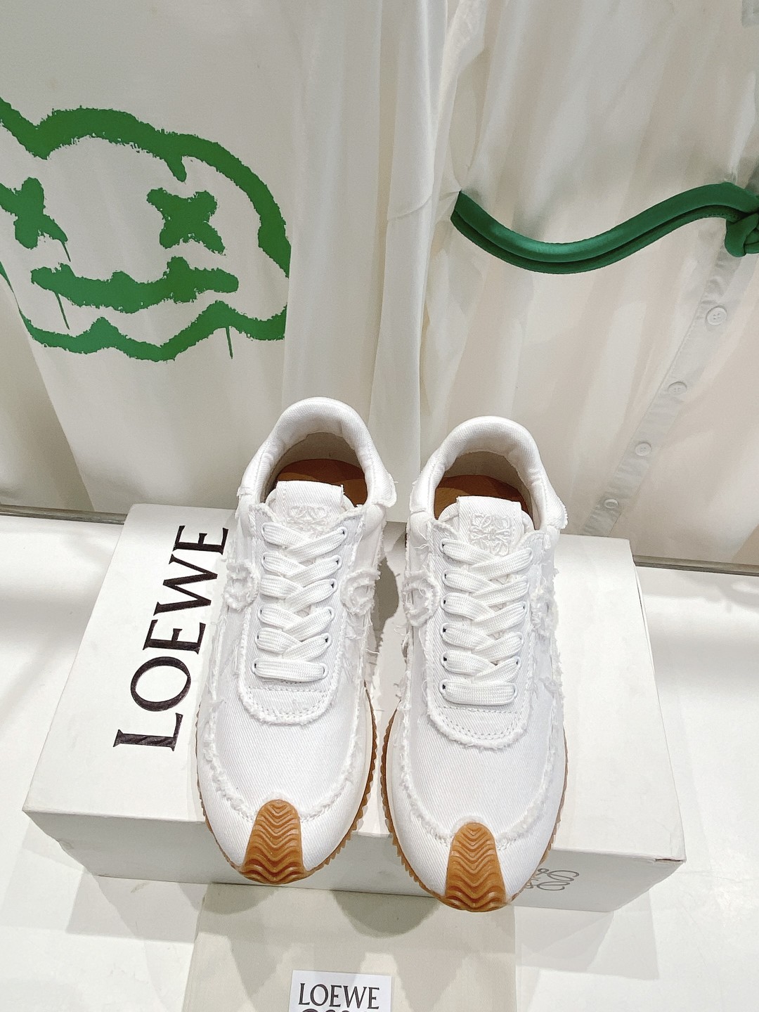 出厂  男码➕10 情侣👫款
  🆕LOEWE罗意威2023SS新款运动休闲鞋，国外购原板1：1开发，皮