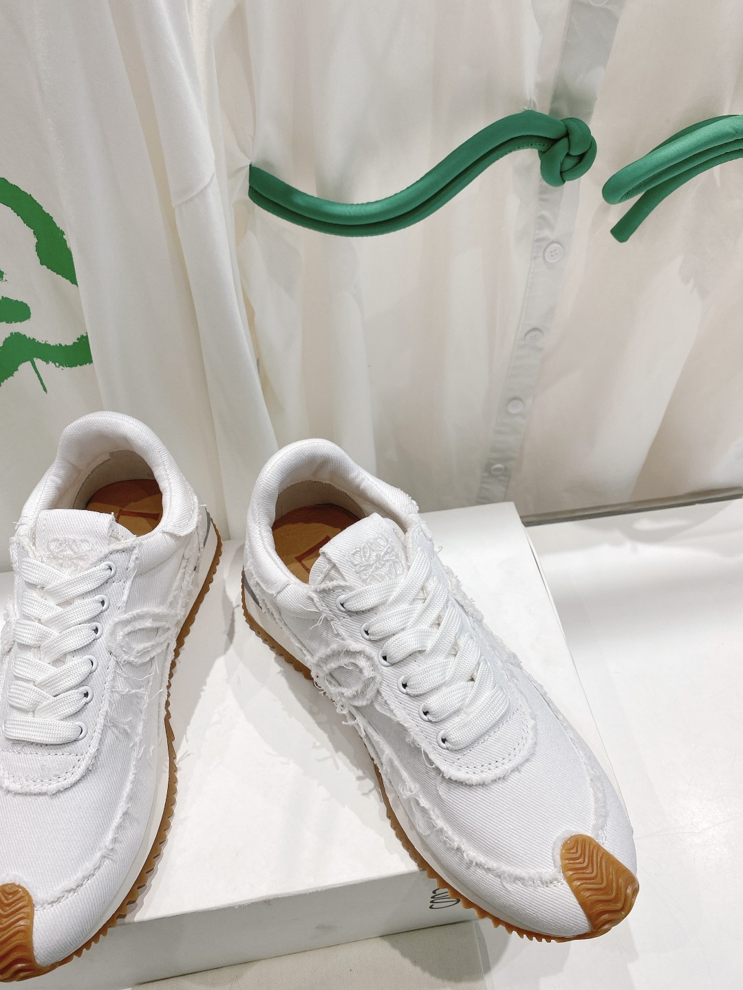 出厂  男码➕10 情侣👫款
  🆕LOEWE罗意威2023SS新款运动休闲鞋，国外购原板1：1开发，皮