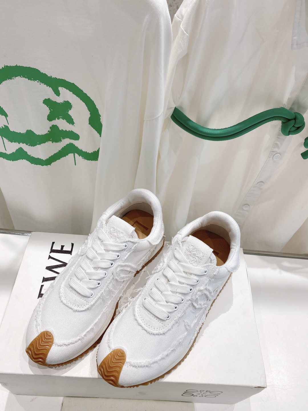 出厂  男码➕10 情侣👫款
  🆕LOEWE罗意威2023SS新款运动休闲鞋，国外购原板1：1开发，皮