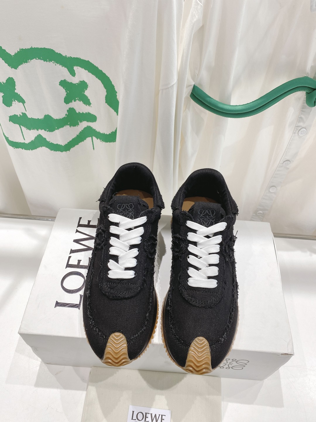 出厂  男码➕10 情侣👫款
  🆕LOEWE罗意威2023SS新款运动休闲鞋，国外购原板1：1开发，皮