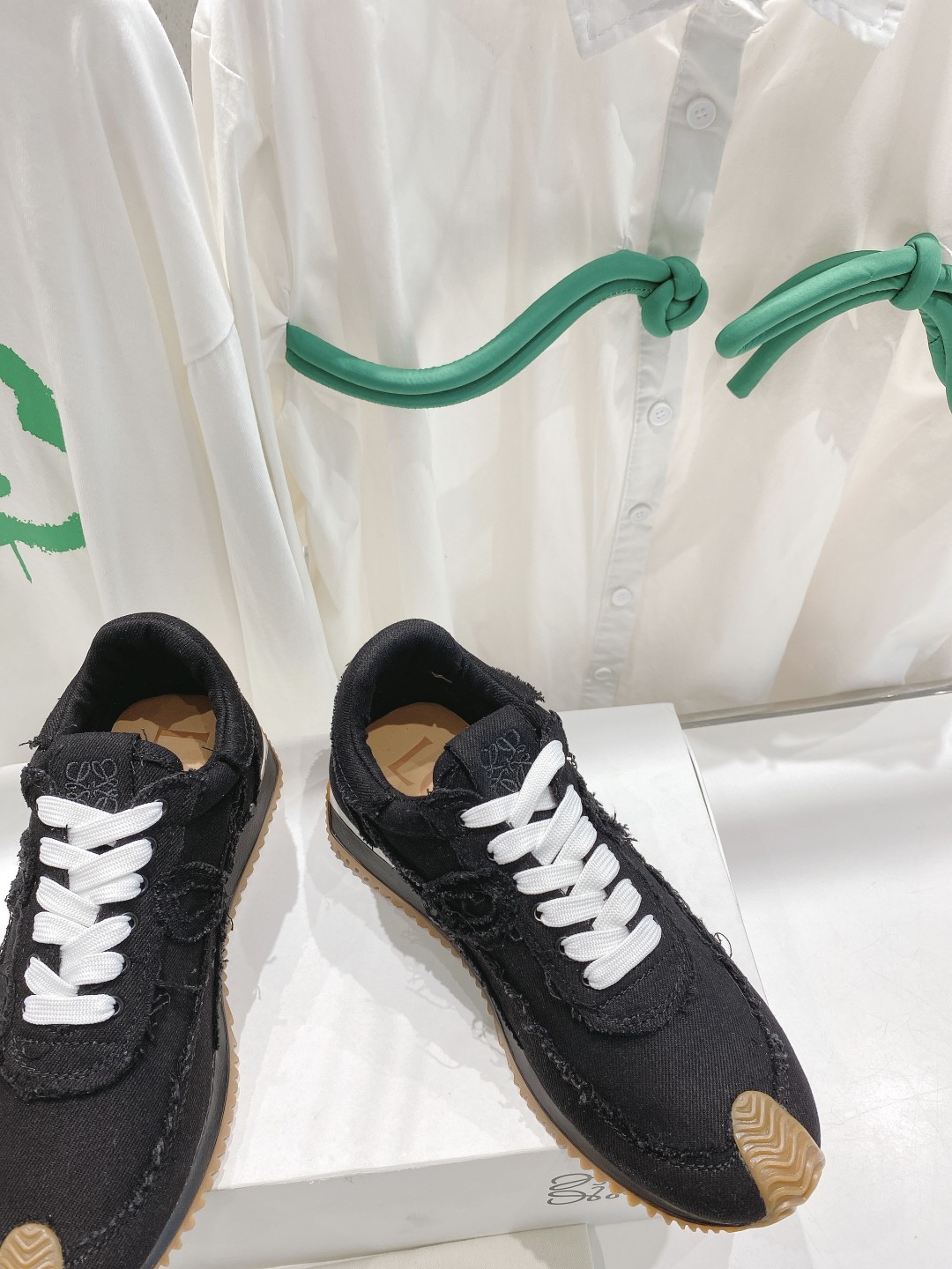 出厂  男码➕10 情侣👫款
  🆕LOEWE罗意威2023SS新款运动休闲鞋，国外购原板1：1开发，皮