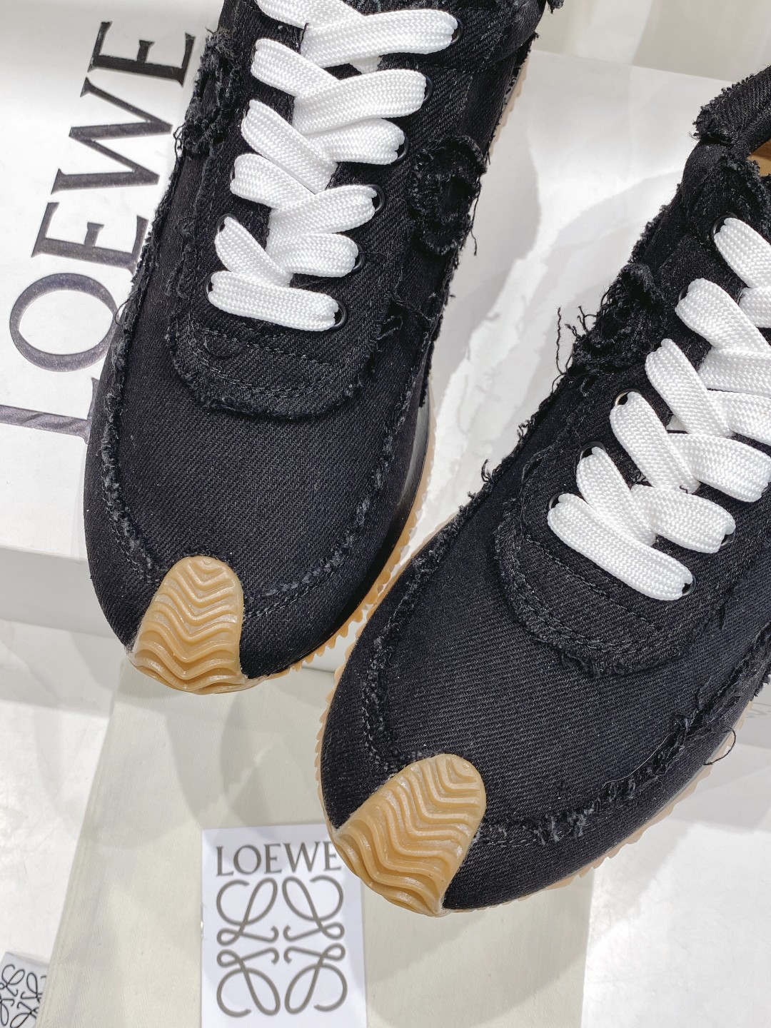 出厂  男码➕10 情侣👫款
  🆕LOEWE罗意威2023SS新款运动休闲鞋，国外购原板1：1开发，皮