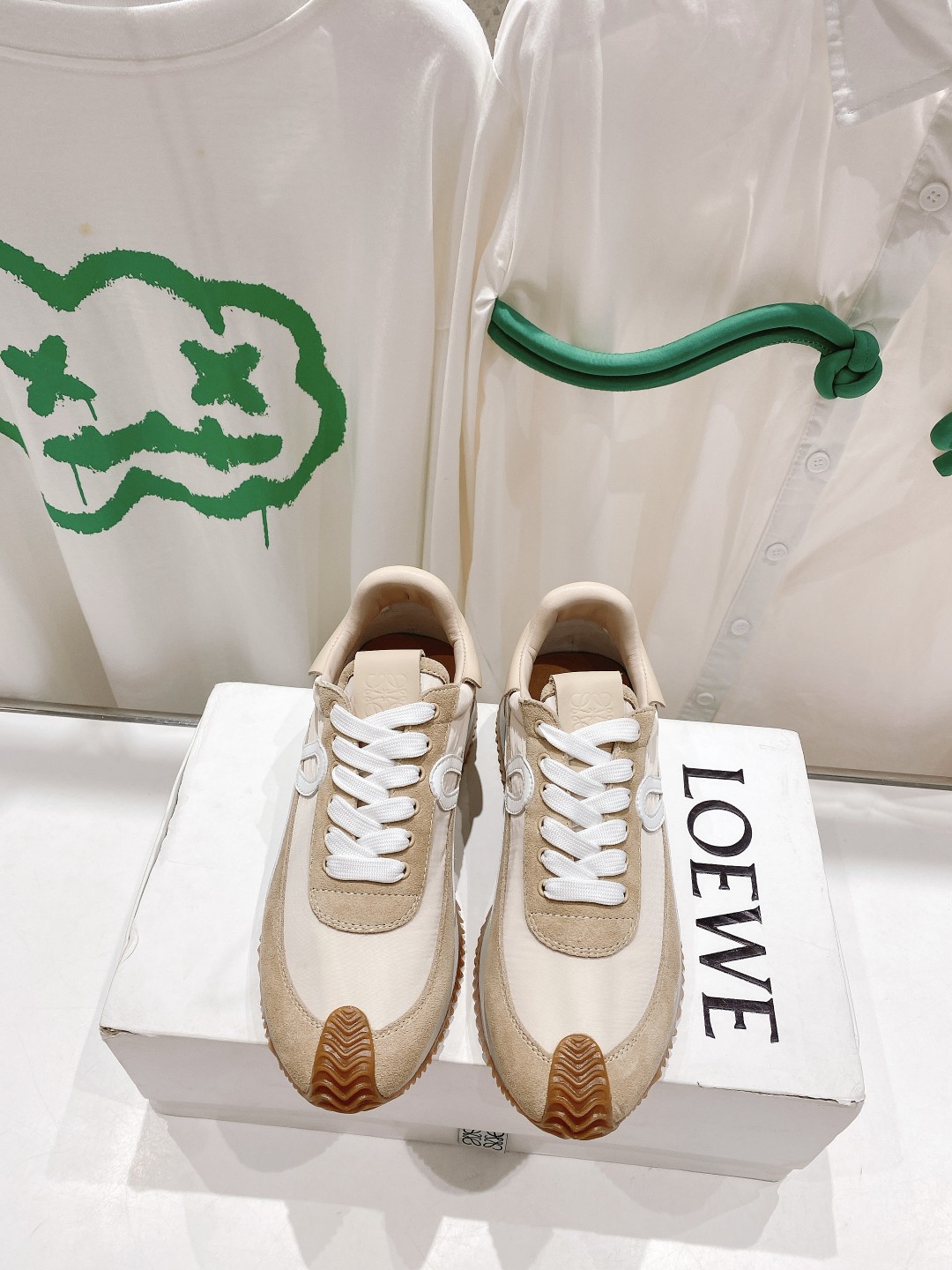 出厂  男码➕10 情侣👫款
  🆕LOEWE罗意威2023SS新款运动休闲鞋，国外购原板1：1开发，皮