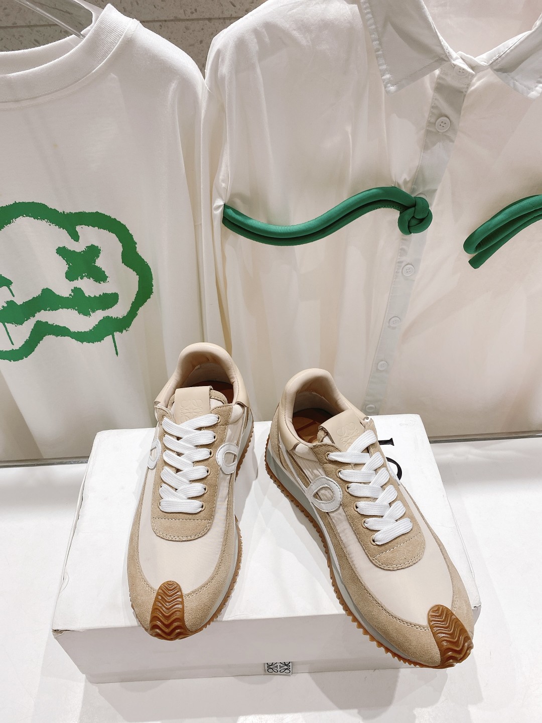 出厂  男码➕10 情侣👫款
  🆕LOEWE罗意威2023SS新款运动休闲鞋，国外购原板1：1开发，皮