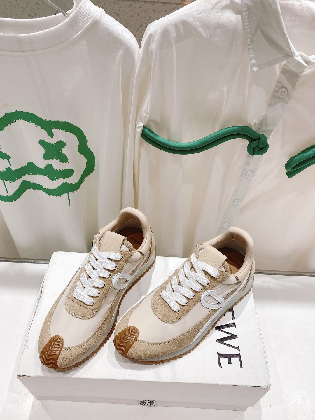出厂  男码➕10 情侣👫款
  🆕LOEWE罗意威2023SS新款运动休闲鞋，国外购原板1：1开发，皮