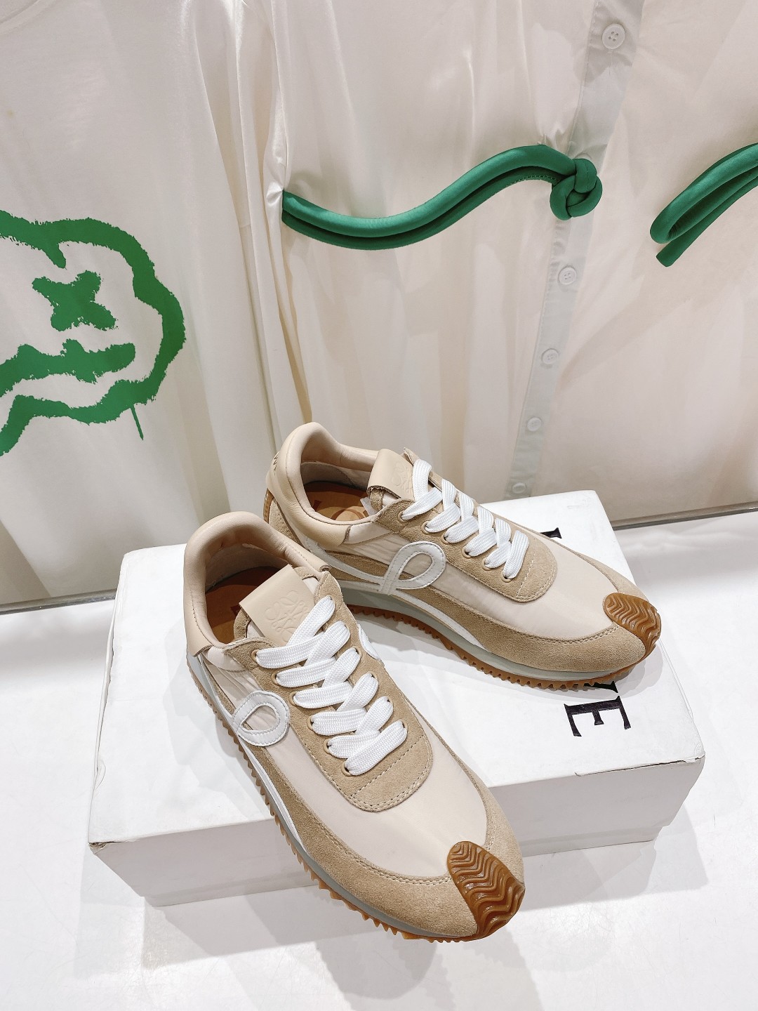 出厂  男码➕10 情侣👫款
  🆕LOEWE罗意威2023SS新款运动休闲鞋，国外购原板1：1开发，皮