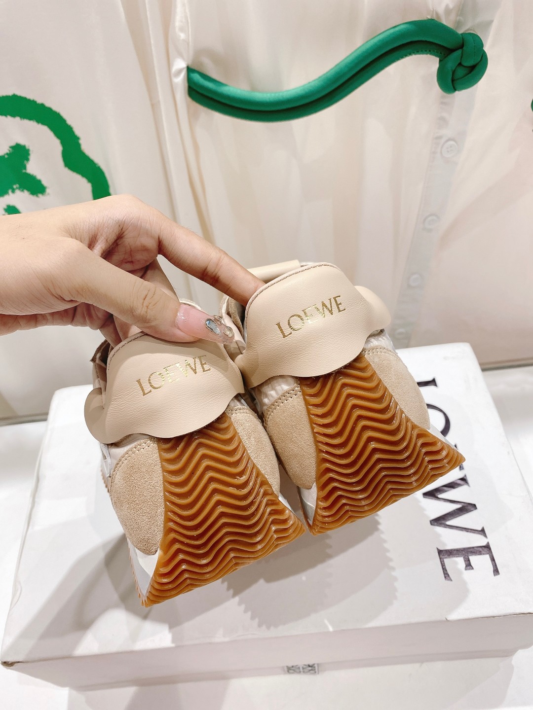 出厂  男码➕10 情侣👫款
  🆕LOEWE罗意威2023SS新款运动休闲鞋，国外购原板1：1开发，皮