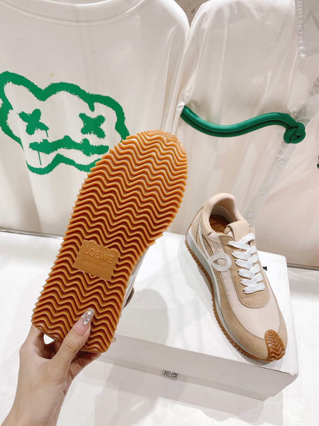 出厂  男码➕10 情侣👫款
  🆕LOEWE罗意威2023SS新款运动休闲鞋，国外购原板1：1开发，皮