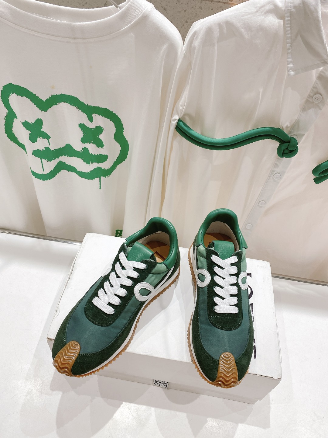 出厂  男码➕10 情侣👫款
  🆕LOEWE罗意威2023SS新款运动休闲鞋，国外购原板1：1开发，皮