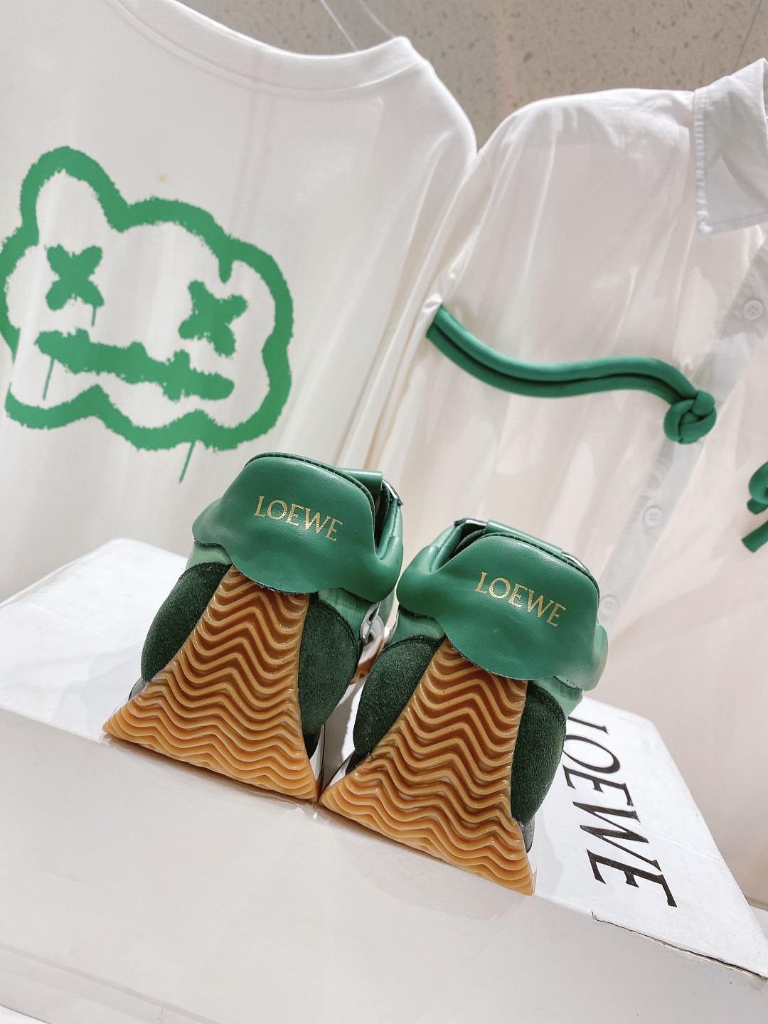 出厂  男码➕10 情侣👫款
  🆕LOEWE罗意威2023SS新款运动休闲鞋，国外购原板1：1开发，皮